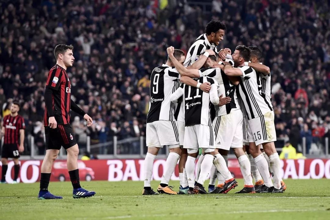 自意甲首秀以来代表同一球队参与超过100球，莱奥是同期第4人（莱奥自意甲首秀以来为同队直接参与100+球，居同期第4）