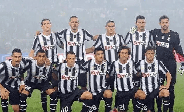 都体：弗拉霍维奇遭遇左腿拉伤，预计将缺阵至今年年底（都灵体育报：弗拉霍维奇左腿拉伤，预计缺席至今年年底）