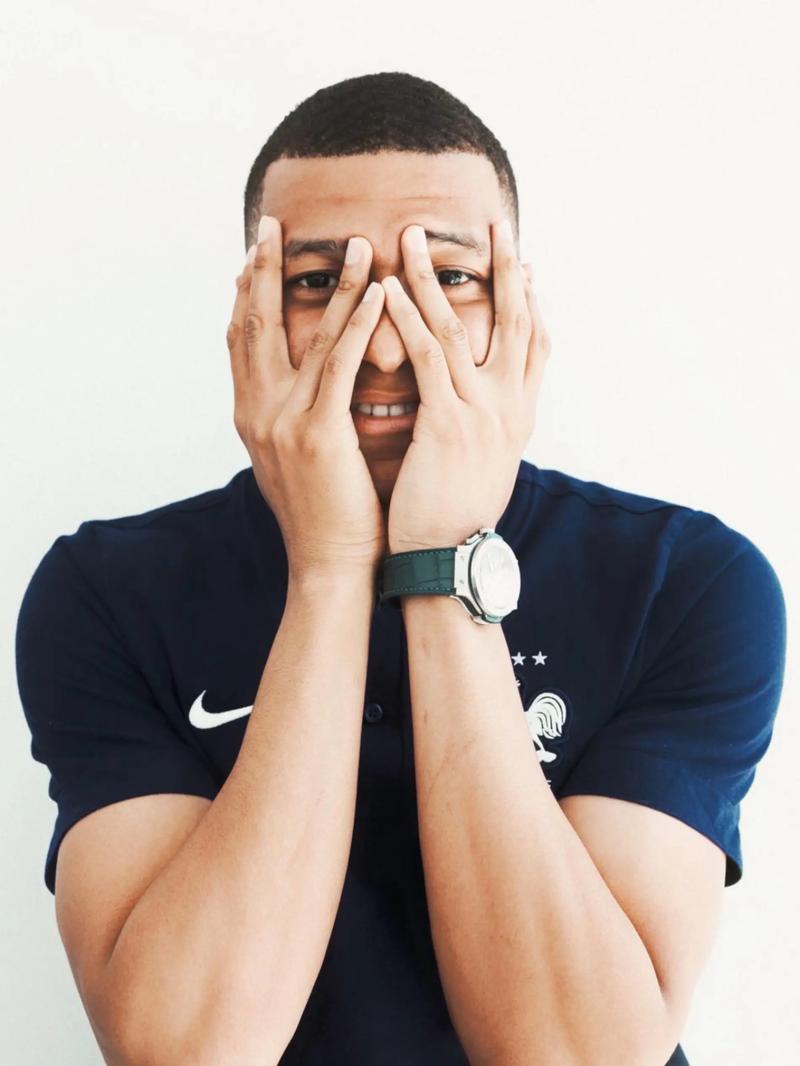 记者：加拉塔萨雷希望免费租借萨拉赫，合同半年800万欧（报道：加拉塔萨雷拟零租金租借萨拉赫，半年合约800万欧元）